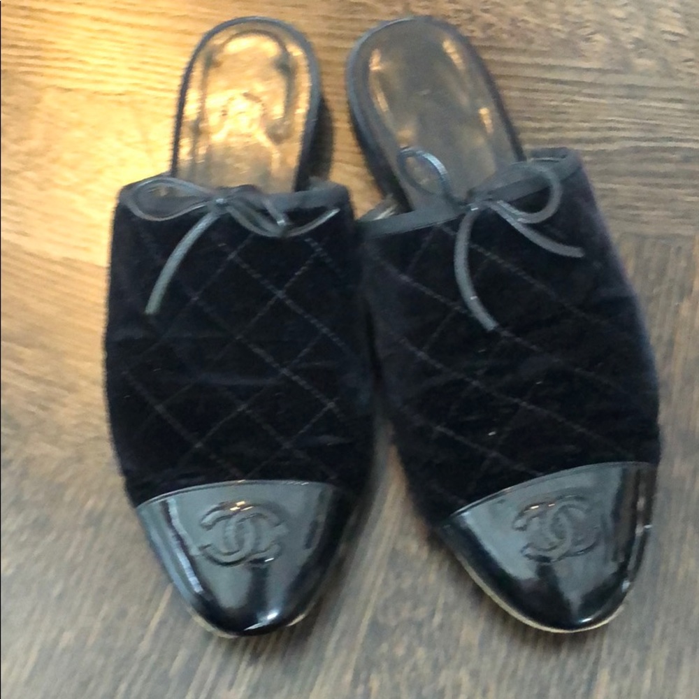 Chanel slides
